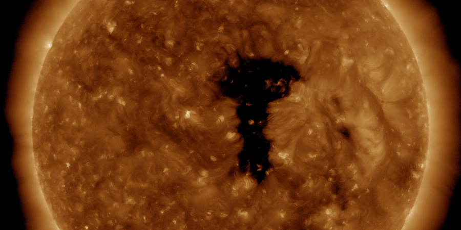 Coronal hole faces Earth, G1 watch